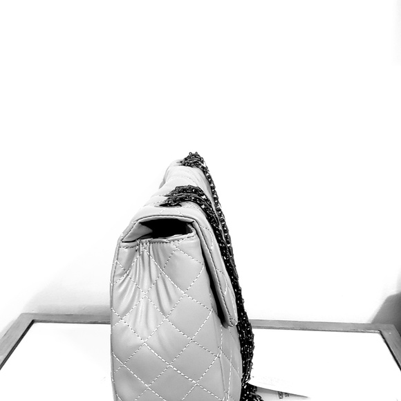 Quilted jumbo chain strap shoulder clutch bag - Picture 3 of 7